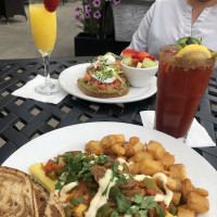 cobourg restaurant, breakfast brunch omelette avocado toast at symposium cafe